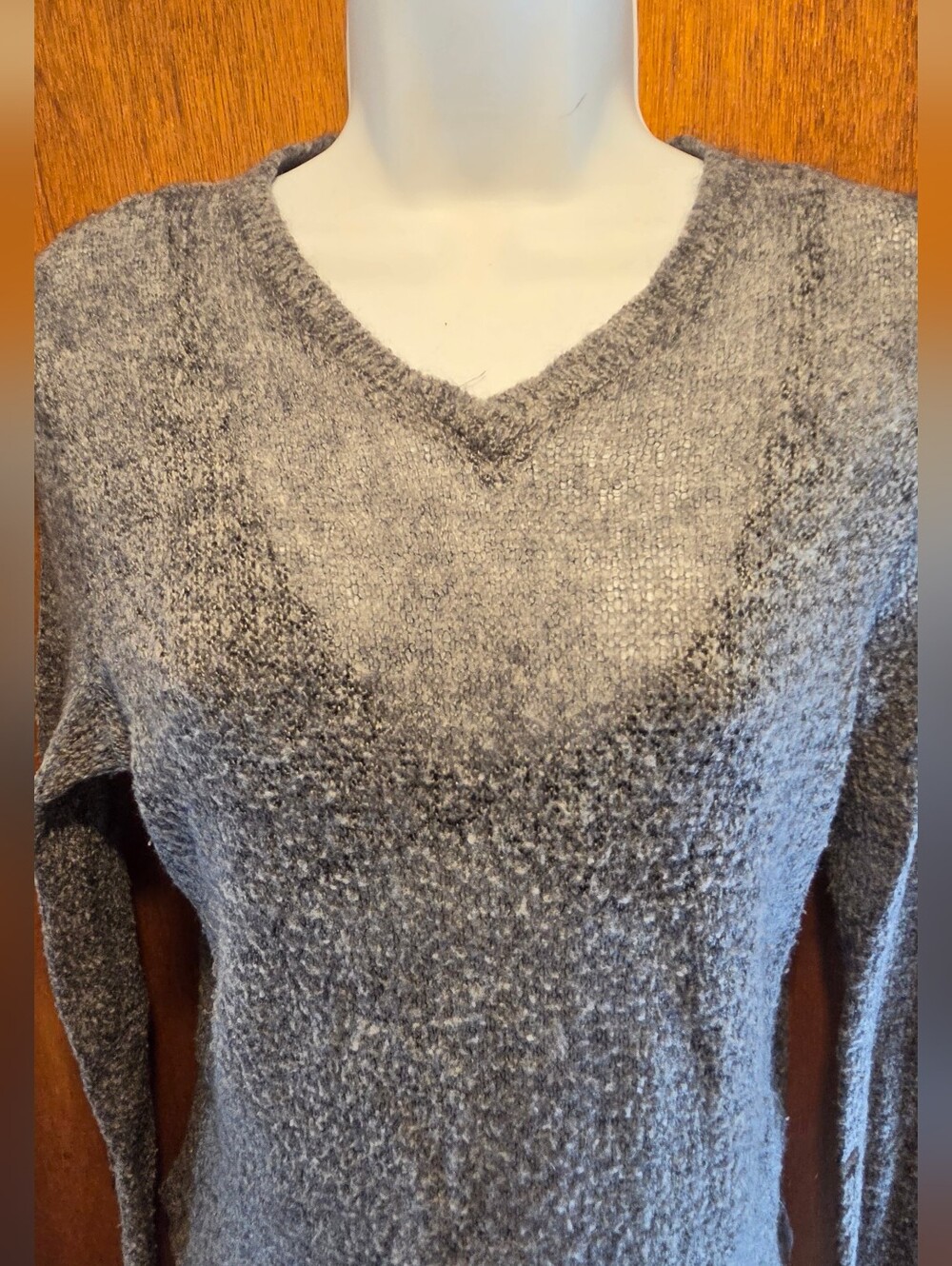 Forever 21 Gray V-Neck Mohair Blend Lightweight/sheer Sweater SzL - Picture 3 of 7